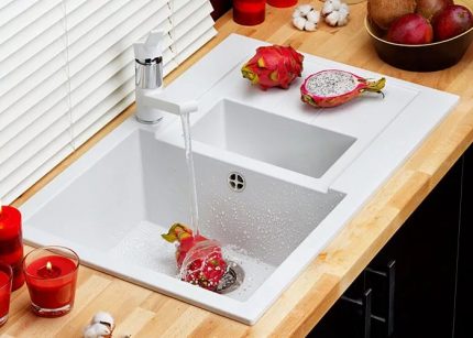 Kitchen sink siphon Overflow hole