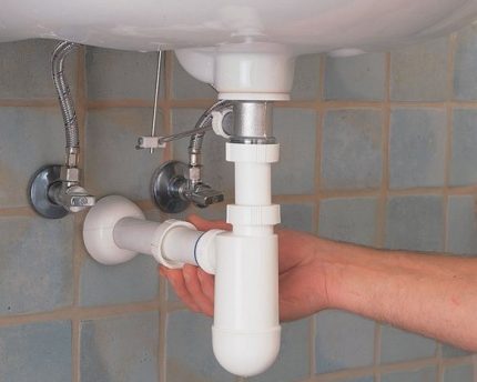 How to assemble a plastic siphon for a kitchen sink Rigid pipe connection
