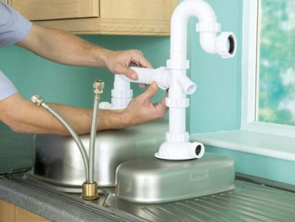 How to assemble and install a plastic siphon Siphon mounting with sink
