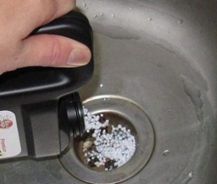 Čištění potrubí chemikálií Čištění potrubí chemikálií