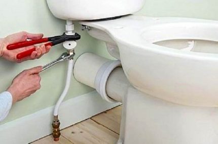 Ang pagpasok sa banyo sa pipe Ang pagpasok sa banyo sa pipe