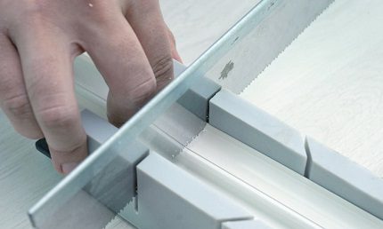 Using a miter box to cut boxes Using a miter box to cut boxes
