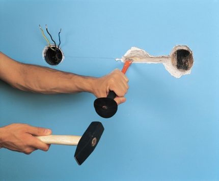 Çekiç ve keski ile Strobe Çekiç ve keski ile Strobe