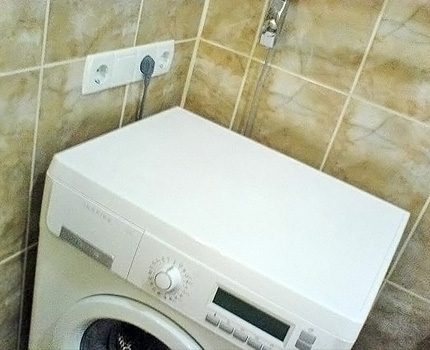 קו חשמל נפרד עם שקע למטבח אל תכלול אותו שקע בדוד ומכונת כביסה