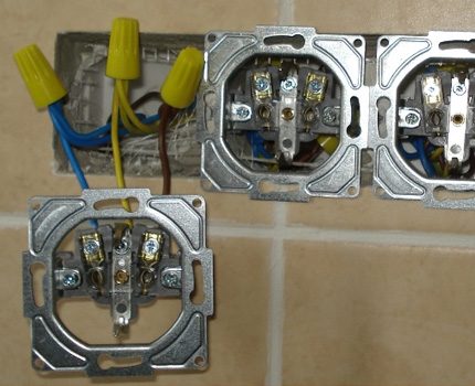 התקנת שקעים בתבנית לולאה התקנת שקע החשמל