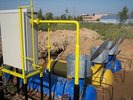 Construction d'un gazoduc d'un système de gazéification autonome pour une maison privée Installation d'un gazoduc autonome