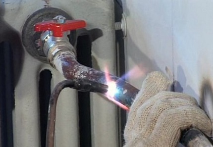 Gas welding ng mga tubo ng pag-init Gas welding ng mga tubo ng pag-init