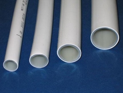 Pagsunud-sunurin ng mga tubo mula sa isang metal-plastic na composite Mga tubo ng metal