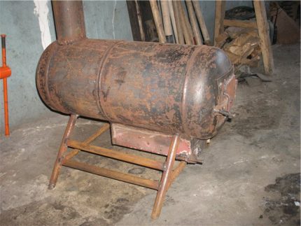Four de garage à faire soi-même Vieille bouteille de gaz