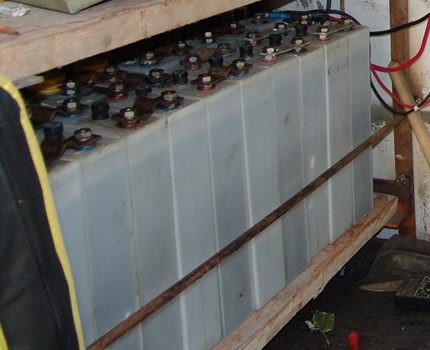 Η καλύτερη επιλογή για τη συναρμολόγηση μιας ομάδας μπαταριών για ηλιακούς συλλέκτες Ράφι μπαταρίας
