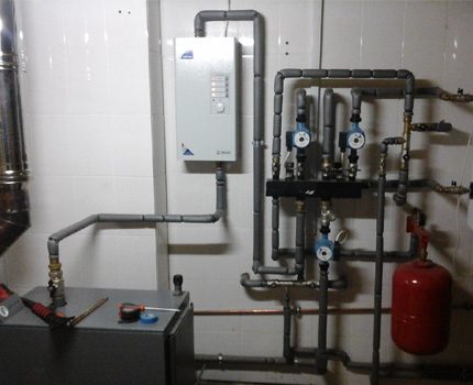 Sa isang pinagsamang boiler, ang diameter ng tsimenea ay dapat na tama na kinakalkula, isinasaalang-alang ang mga uri ng ginamit na gasolina Ang lapad ng tsimenea ay mahalaga