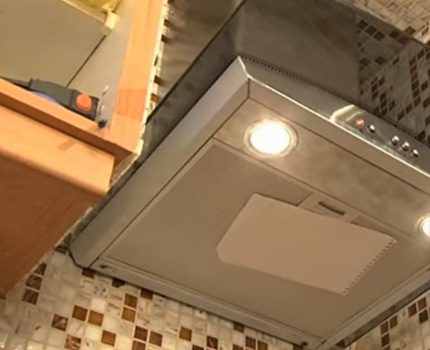 Verifica del funzionamento del cappuccio del foglio di carta Controllo del funzionamento della cappa di scarico