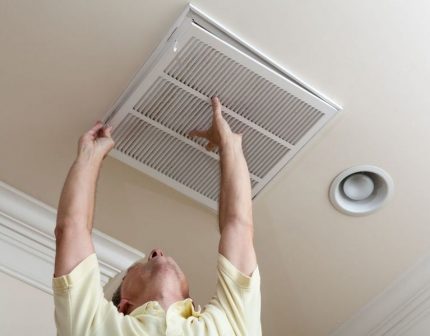 Za servis sustava morat ćete ukloniti ventilacijske rešetke Čišćenje ventilacijskog sustava u zatvorenom prostoru
