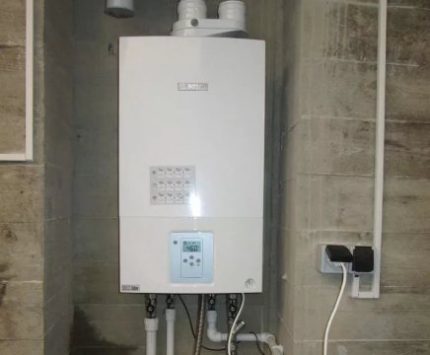 Ang dingding ng BOSCH ay naka-mount gas boiler Double-circuit boiler BOSCH GAZ 6000