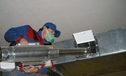 Samo stručnjak može rukovati profesionalnom opremom Proces ventilacijskog čišćenja