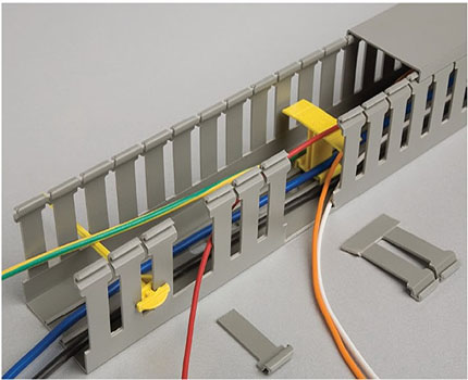 Boîtier perforé pour la pose de plusieurs lignes électriques Boîte perforée