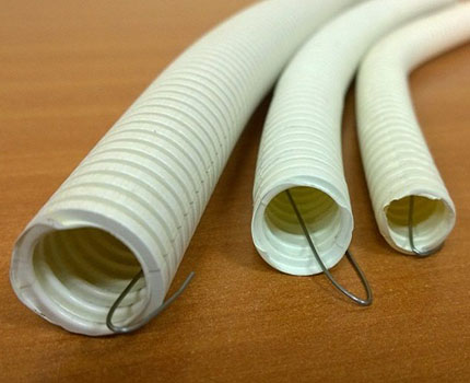 Comment tirer un câble à travers un tuyau ondulé Tube flexible avec sonde