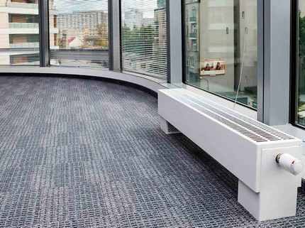 Convector có hiệu quả ở một cửa sổ lớn Convector trong một căn phòng có diện tích kính lớn