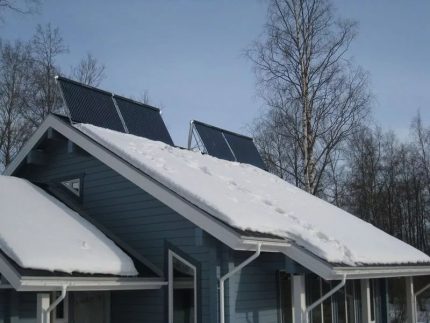 Utiliser des panneaux solaires pendant les mois d'hiver SES fonctionnant en hiver