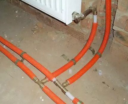 Système de chauffage avec tuyaux en polyéthylène réticulé Système de chauffage avec tuyaux en polyéthylène réticulé