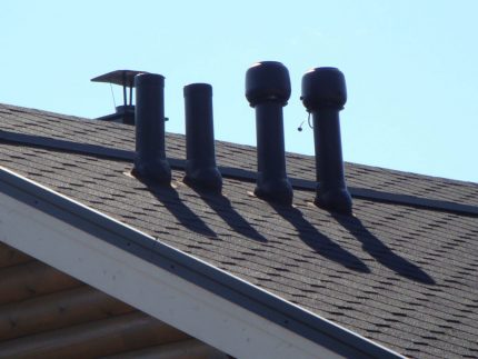 Les conduits de ventilation extérieurs sont protégés par un couvercle spécial Protection des conduits de ventilation