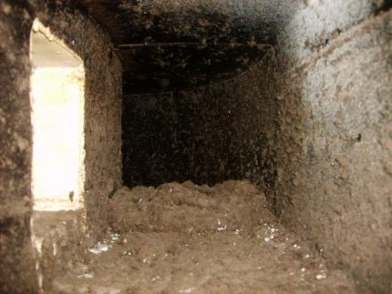 Prašina s vremenom stvara prepreke za kretanje zraka u ventilacijskom kanalu Začepljena ventilacija