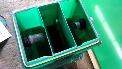 Fat catcher cares for the environment Grease trap with plastic lid