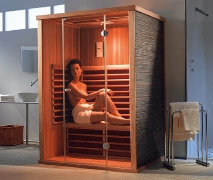 Confort dans une cabine avec sauna infrarouge Confort dans une cabine avec sauna infrarouge