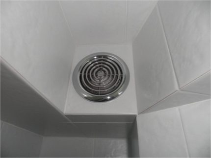 Ventilateur d'extraction dans la salle de bain Ventilation compacte