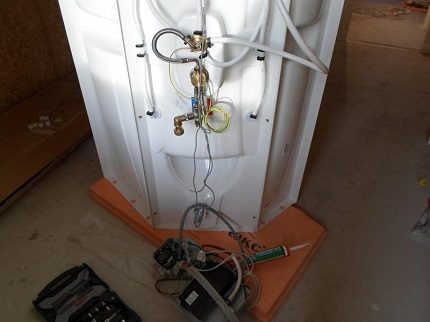 Connexion d'un générateur de vapeur à une cabine de douche Connexion d'un générateur de vapeur à une cabine de douche