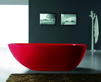 Maliwanag na pulang acrylic bathtub: disenyo ng kalamangan at kahinaan May kulay na acrylic bathtubs