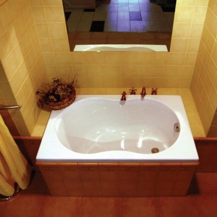 Actlic bathtub