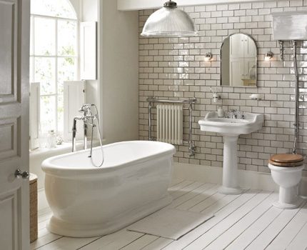 Perfekt pleie for det kombinerte badet og akrylbadekaret Rettidig omsorg vil gi et attraktivt utseende.