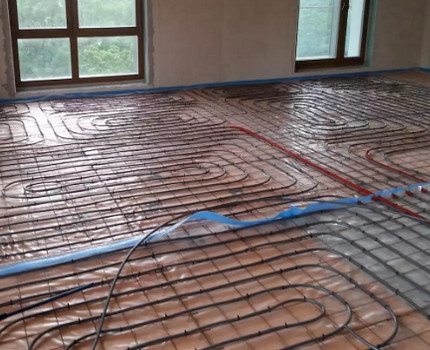 Ang mga pampainit na sahig ng tubig sa apartment Autonomous na pagpainit sa apartment: isang paghahambing ng iba't ibang mga pagpipilian para sa pag-aayos