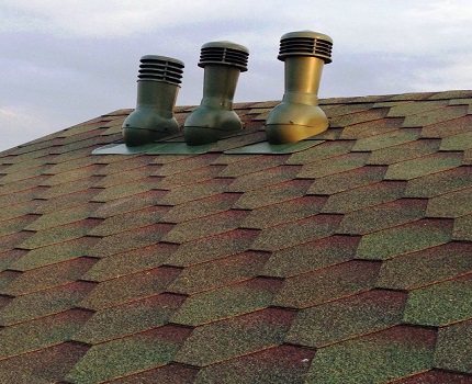 A deflector is often placed on the roof at the end of the ventilation pipe. Deflector use