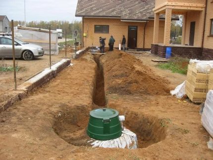 Ang prinsipyo ng paglalagay ng isang underground pipeline mula sa isang gas tank Vertical tank tank sa site