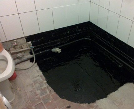 Mapanganib na gumamit ng bituminous mixtures para sa hindi tinatablan ng tubig sa banyo Bituminous compound