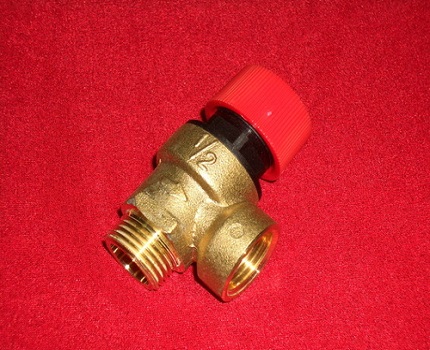 It is important to test the performance of the shut-off equipment in advance. Valve coolant discharge arrow