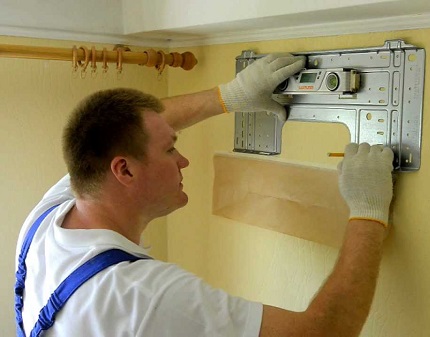 When fixing the indoor unit of the air conditioner, use the level Mounting Panel Installation