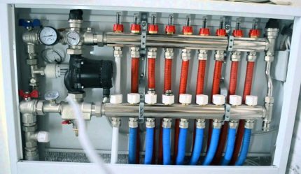 Manifold cabinet with drives