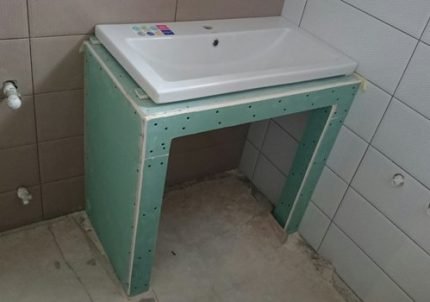 Drywall box sa ilalim ng lababo Paggamit ng Drywall