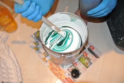 Ang proseso ng paghahanda ng komposisyon para sa pagpapanumbalik ng paliguan na may acrylic Paghaluin ang acrylic na may hardener