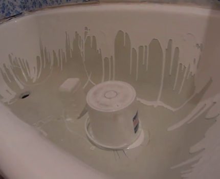 Mga tampok ng pagpapanumbalik ng isang lumang bathtub na may maraming mga likido na acrylic Walang laman ang acrylic