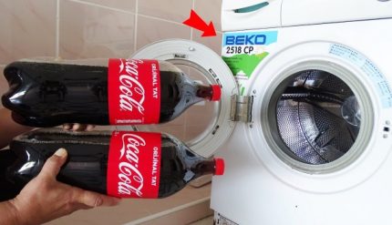 Coca-Cola dzēriens noņem mērogu Coca-Cola no mēroga