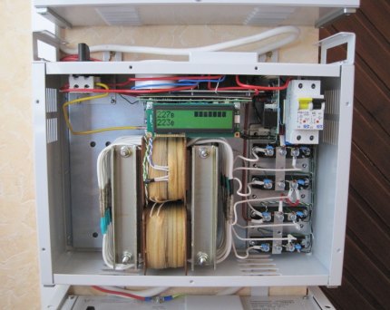 The internal device of thyristor CH