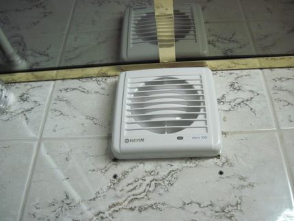 Ventilateur dans la salle de bain Disposition de la ventilation