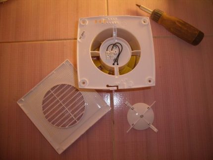 Il est important de connecter correctement le ventilateur à l'alimentation. Installation d'un appareil de ventilation