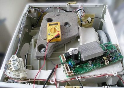 The control unit in the washing machine The control unit in the washing machine