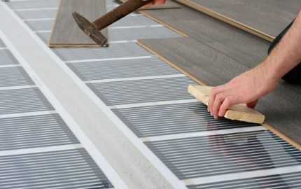 Plancher infrarouge sous le stratifié Plancher infrarouge sous le stratifié
