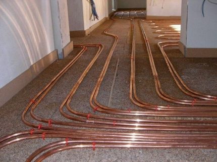 Ang mga tubo ng Copper ay praktikal na hindi ginagamit para sa underfloor heat Copper circuit